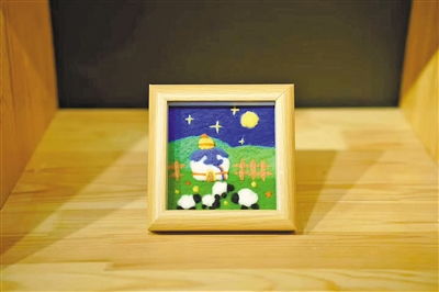 方寸之間見(jiàn)北疆 文創(chuàng)小店里的圖文設(shè)計(jì)與邊疆風(fēng)情